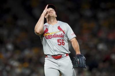 Cardinals Edge Pirates 2-1 With Burleson's Ninth-Inning Single