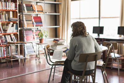 Floating Duck Syndrome: Study Explains How Underestimating Efforts Fuels Burnout