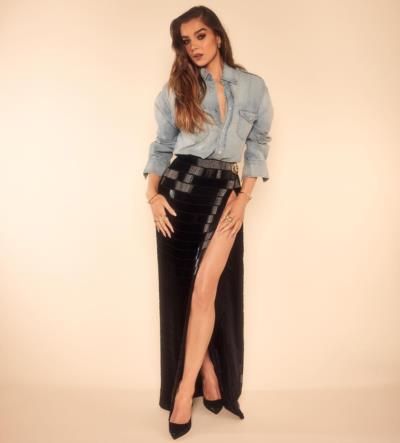 Hailee Steinfeld Exudes Confidence In Bold, Daring Outfit Choice