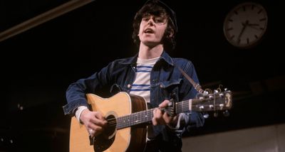 He taught John Lennon to fingerpick, shaping future Beatles classics, while the ’60s music press compared him to Bob Dylan – why Donovan is an under-appreciated acoustic guitar great