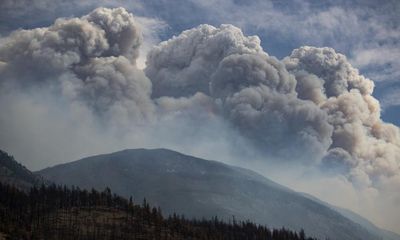 Oregon wildfire creates its own weather as it becomes largest active blaze in US