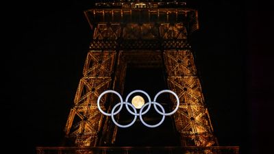 Moon, Eiffel Tower and Olympic Rings Led to Stunning Photos Thanks to Perfect Timing