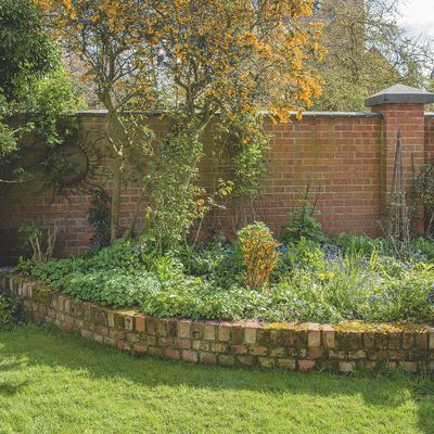 Garden edging ideas – 16 beautiful ways to style borders and boundaries