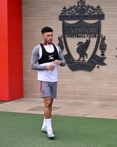 Alex Oxlade-Chamberlain Showcasing Athletic Prowess In Football Match