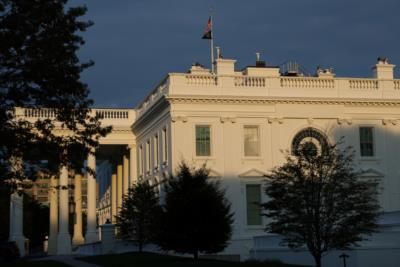 White House Staff Moved To Rose Garden To Greet President