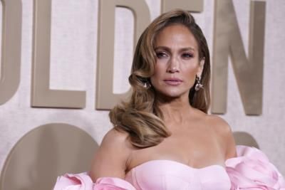 Jennifer Lopez Still Has Framed Wedding Photo Amid Split Rumors