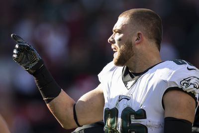 WATCH: Commanders TE Zach Ertz makes one-handed catch in training camp