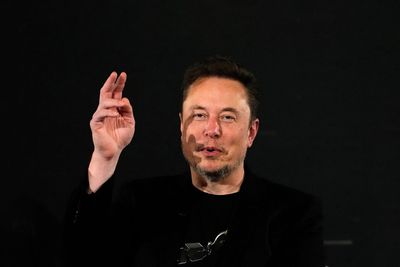 Musk's trans daughter fires back at rant