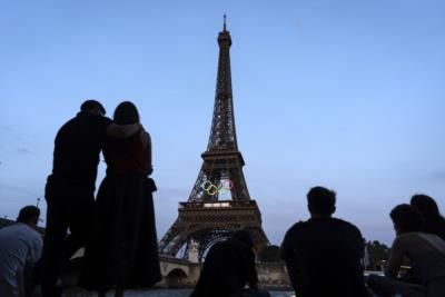 Paris Businesses Struggle Amidst Low Tourist Numbers During Olympics