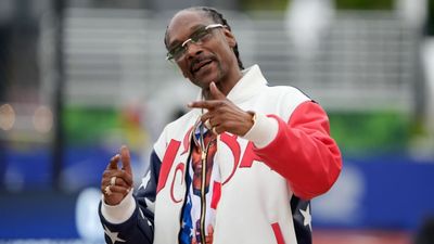 Snoop Dogg Had So Much Fun Carrying Olympic Torch in Paris, and Fans Loved It