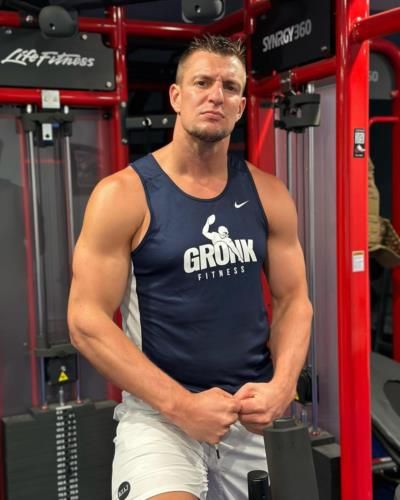 Rob Gronkowski Demonstrates Dedication To Fitness With Powerful Gym Pose