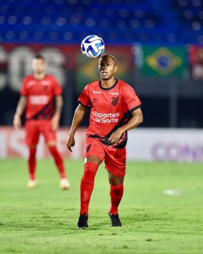 Fernandinho: The Midfield Maestro Driving Team Success