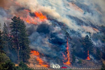 Video shows escape through flames and smoke as wildfire begins burning the outskirts of Idaho town