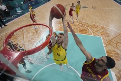 Australia Takes Early Lead Against Spain In Basketball Tournament