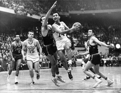 Rare passing footage of Celtics Houdini of the hardwood, Bob Cousy