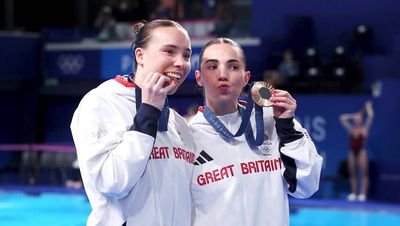 Paris Olympics 2024: Anna Henderson defies the rain to win shock cycling silver medal for Team GB