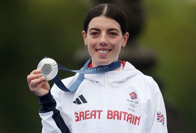 Anna Henderson’s dream comes true as she wins silver in women’s time trial