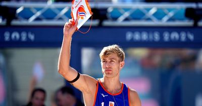 Crowd boos convicted child rapist Steven van de Velde at beach volleyball