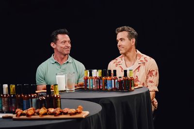 Reynolds and Jackman are on "Hot Ones"
