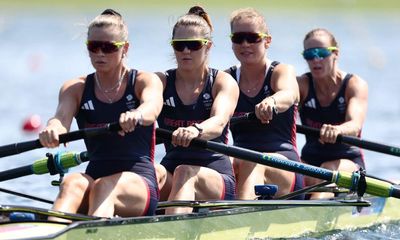 Helen Glover powers through rowing heats with third Olympic gold in reach