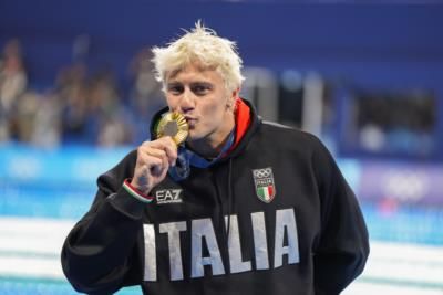 Italy's Nicolo Martinenghi Wins Gold In Men's 100M Breaststroke