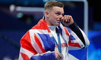 Adam Peaty falls agonisingly short in bid for third 100m breaststroke title