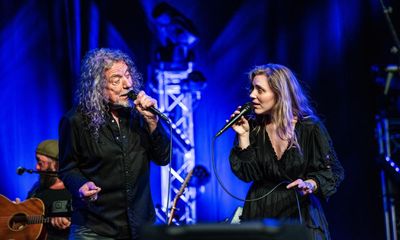 Cambridge folk festival review – Robert Plant thrills, Peggy Seeger inspires and Oysterband rock