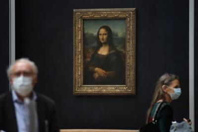 Fans Dress As Mona Lisa To Support Germany In Handball