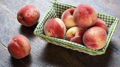 When to harvest peaches – identify the optimum time for the sweetest fruits