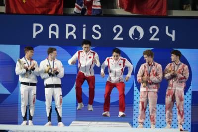 China Leads Men's Gymnastics Team Final At Bercy Arena