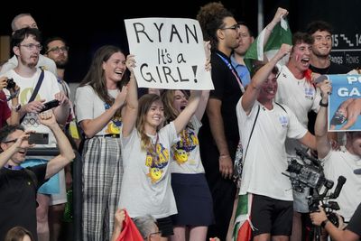 Ryan Murphy’s family did a heartwarming gender reveal for the Team USA swimmer at the Olympics