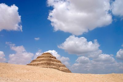 Ancient Egyptians used a hydraulic lift to build their 1st pyramid, controversial study claims