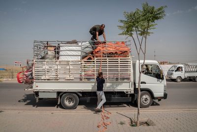 The closure of camps in Iraq housing Yazidis displaced by IS attacks is postponed, an official says