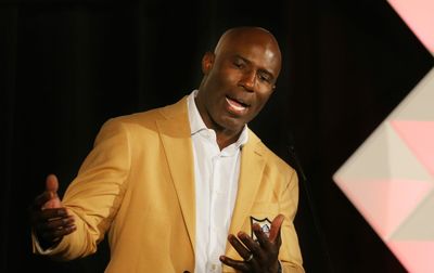 United Airlines no longer employs flight attendant from Terrell Davis incident