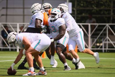 Snapping issues bogging down Dolphins offense in training camp