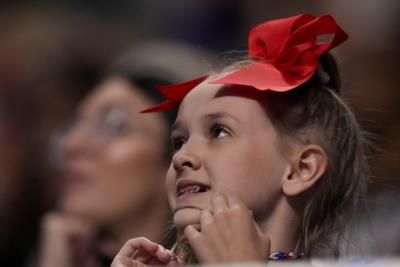 Suni Lee Shines Despite Fall, US Leads In Gymnastics