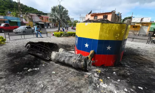 Venezuela protesters target Hugo Chávez statues amid disputed election