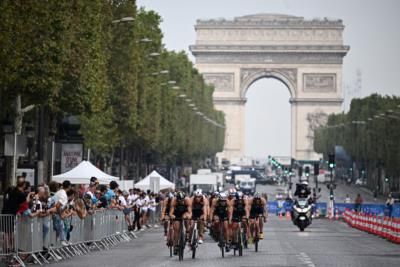 Wet Roads Cause Chaos In Women's Triathlon In Paris