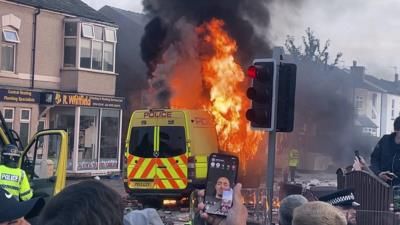 Far-Right Protesters Clash With Police Near British Mosque