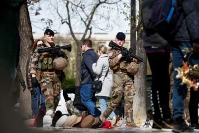 France's Lavish State Dinners Overspend, EU Issues Warning