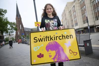 Gelsenkirchen Auctions 'Swiftkirchen' Signs After Taylor Swift Concerts