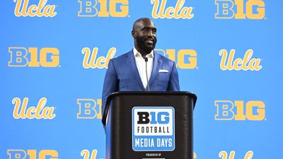 UCLA's DeShaun Foster Embraces Awkward Press Conference With Funny Shirt at Practice