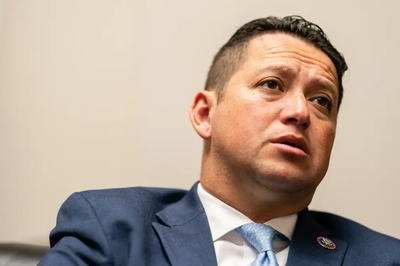 Texas congressman Gonzáles claims more than 10,000 foreign criminals have slipped through the border