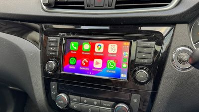 People still hate their car's infotainment system but love CarPlay