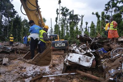 Hopes of finding survivors fade as Kerala landslides death toll nears 200