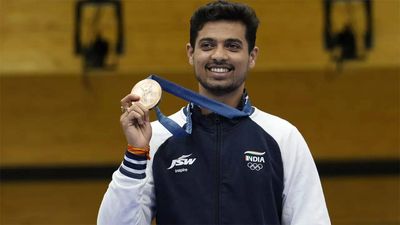 Who is Swapnil Kusale, India's first Olympic medalist in 50m Rifle 3 Positions