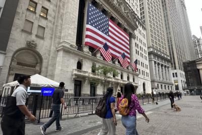 Stock Market Faces Turbulence Amid Rate Cut Expectations