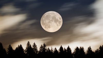 August full moon guide 2024: Full Sturgeon Moon occults Saturn