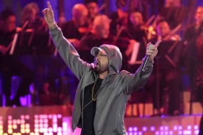 Eminem's 'Brand New Dance' Marks 50Th Top 40 Hit In UK