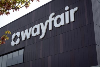 Wayfair CEO says home good sales decline is reminiscent of 2008 recession